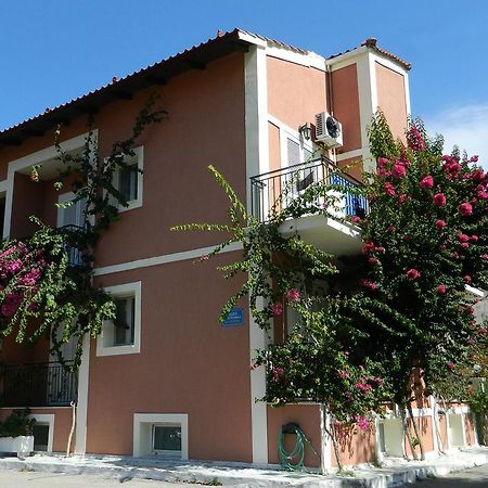 Konstantinos Apartments Айя-Евфимия Экстерьер фото