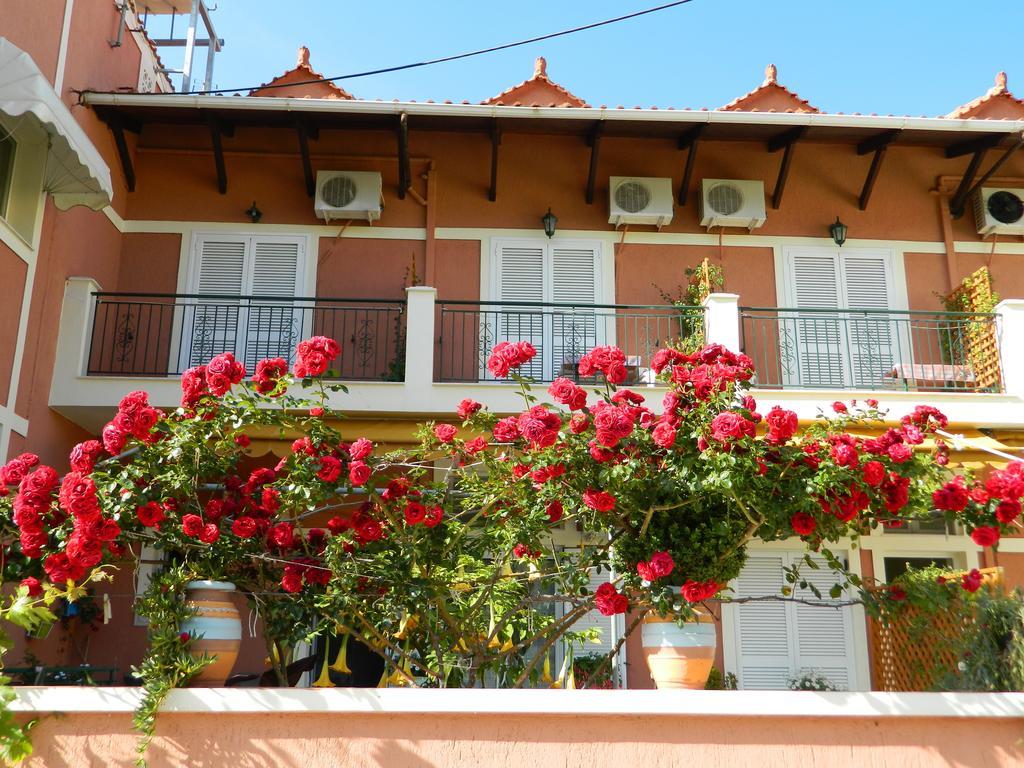 Konstantinos Apartments Айя-Евфимия Экстерьер фото