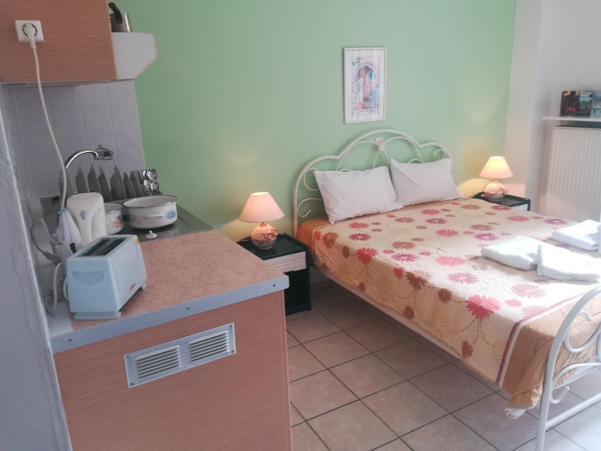 Konstantinos Apartments Айя-Евфимия Экстерьер фото