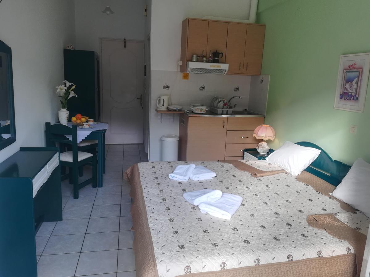 Konstantinos Apartments Айя-Евфимия Экстерьер фото