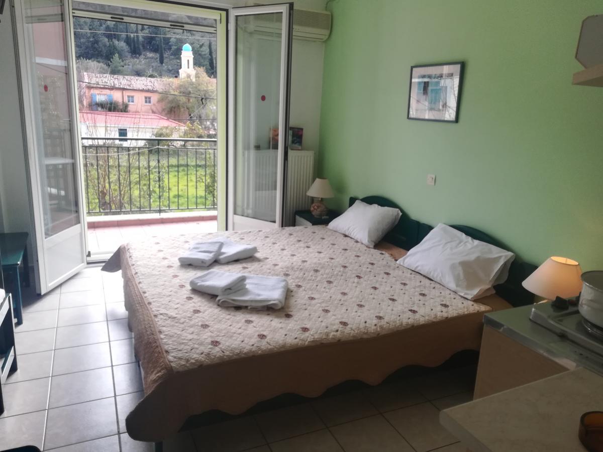 Konstantinos Apartments Айя-Евфимия Экстерьер фото