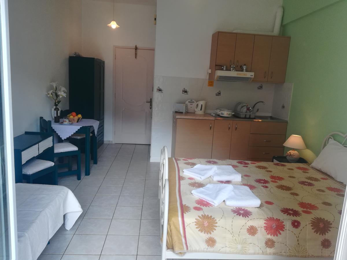 Konstantinos Apartments Айя-Евфимия Экстерьер фото