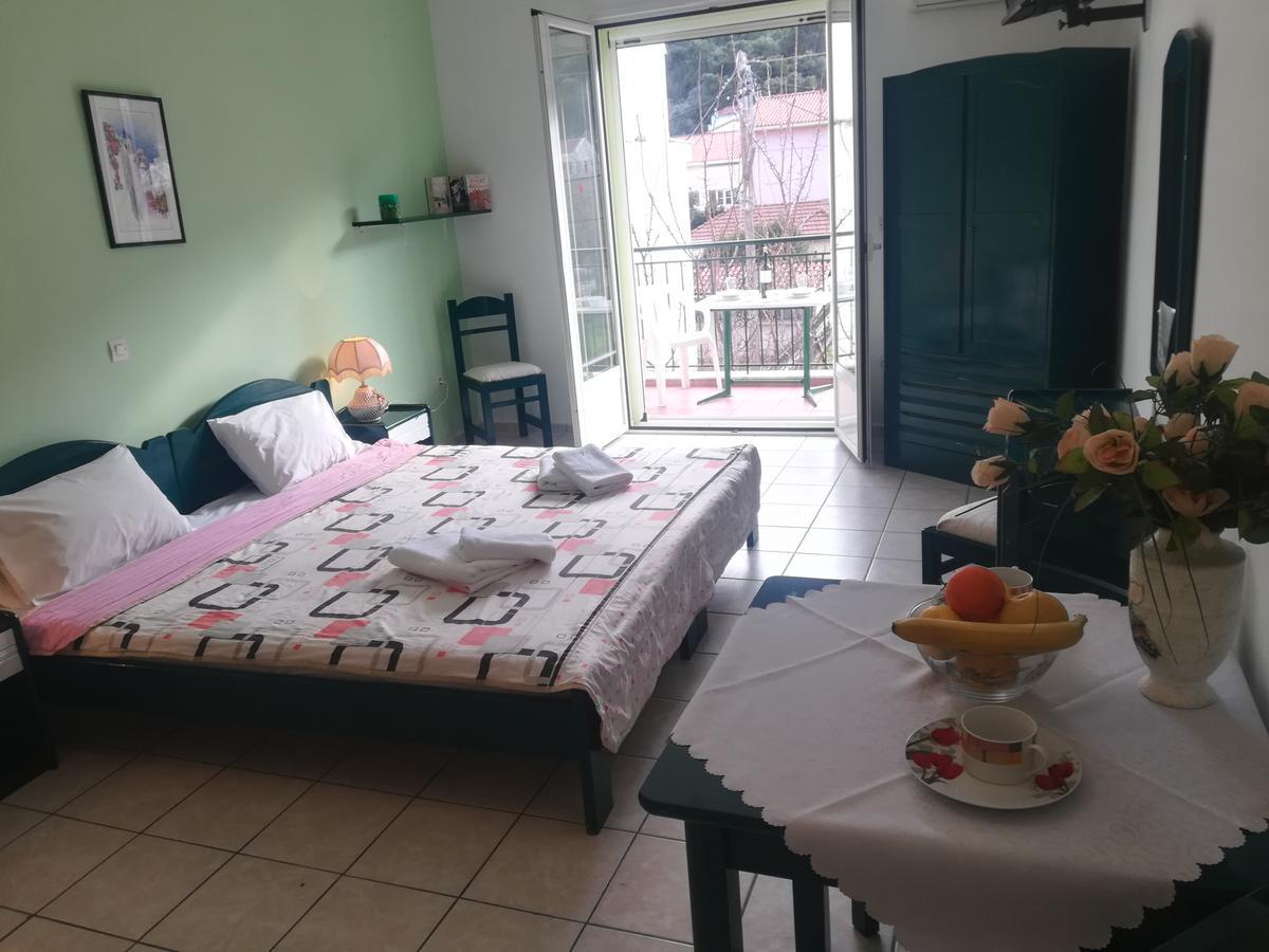 Konstantinos Apartments Айя-Евфимия Экстерьер фото