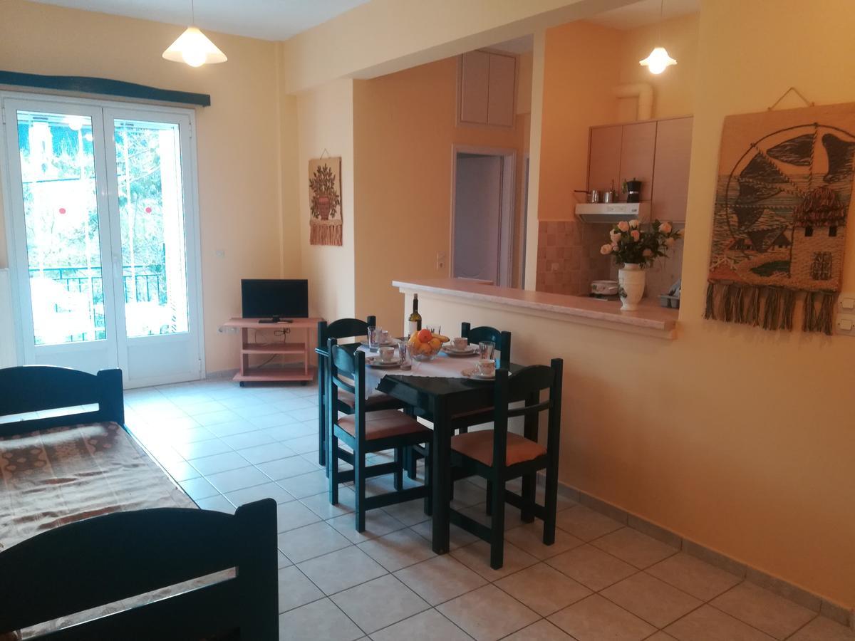 Konstantinos Apartments Айя-Евфимия Экстерьер фото