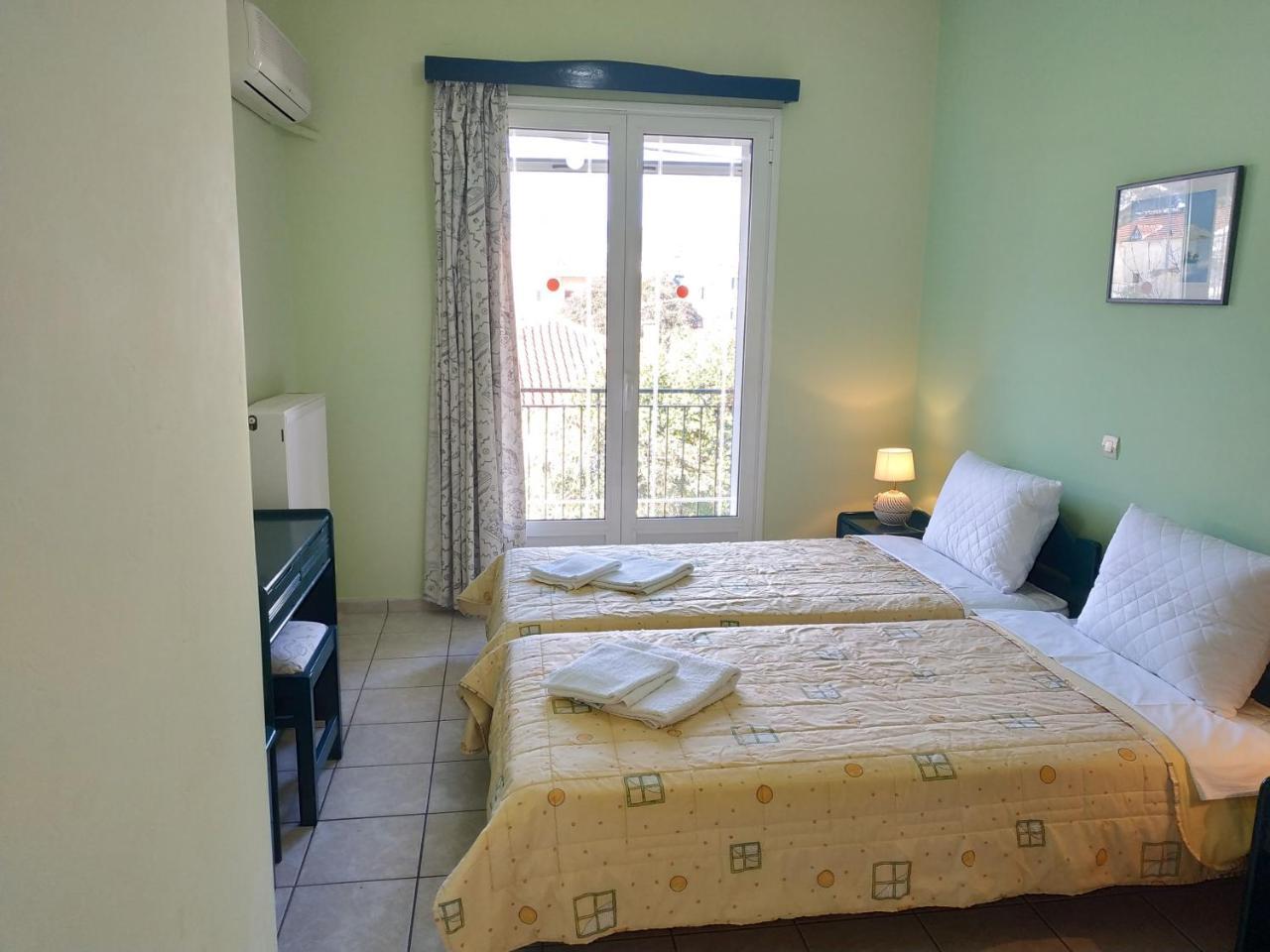 Konstantinos Apartments Айя-Евфимия Экстерьер фото